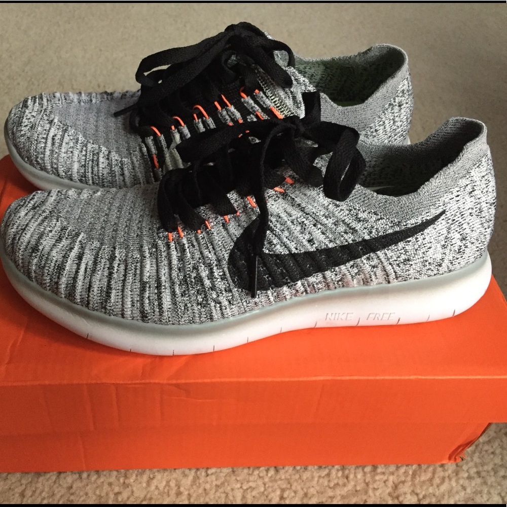 Women’s Nike Free Oreo Flyknit - size 7